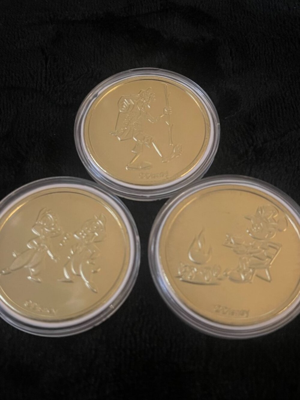 Disneyland Grand Californian Medallion Coin Set Minnie Chip Dale Goofy